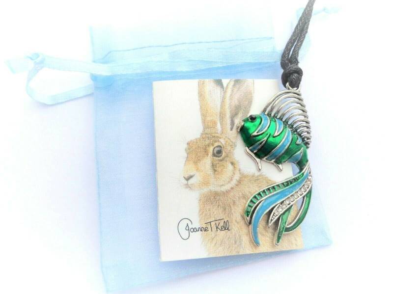 Emaille Fisch Anhänger Halskette - Grün & Blau, Verstellbare Schnur von PurpleTulipGifts