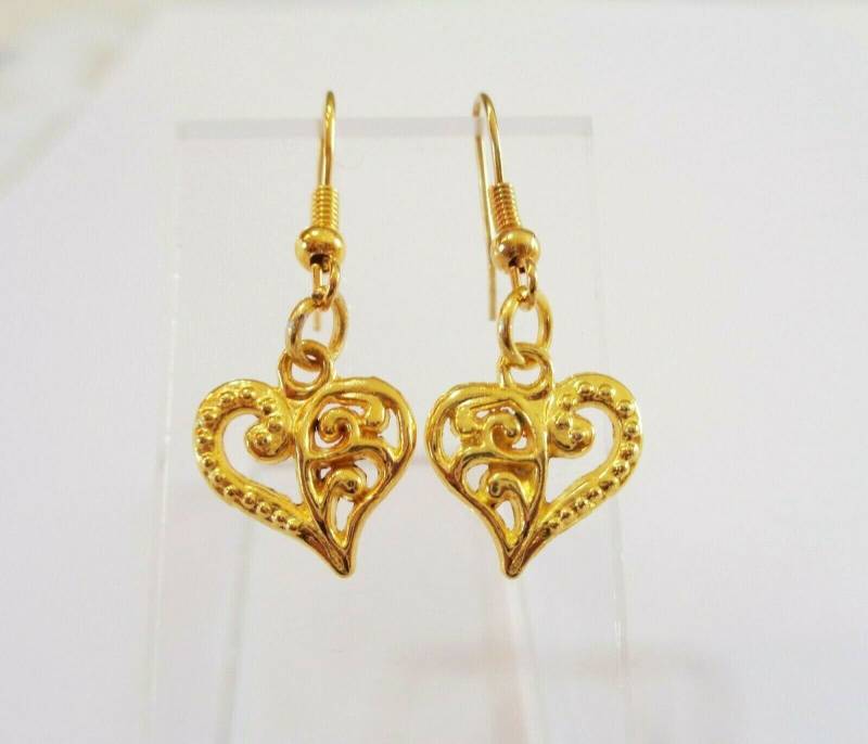 Gold Filigrane Herz Tropfen /Dangle Ohrringe - Handgemacht von PurpleTulipGifts
