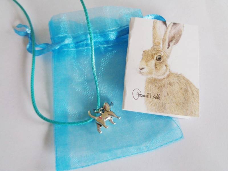 Süßer Hundeanhänger - An Hellblauer Kordel Aufgehängt Geschenkbeutel & Kleine Karte Inklusive von PurpleTulipGifts