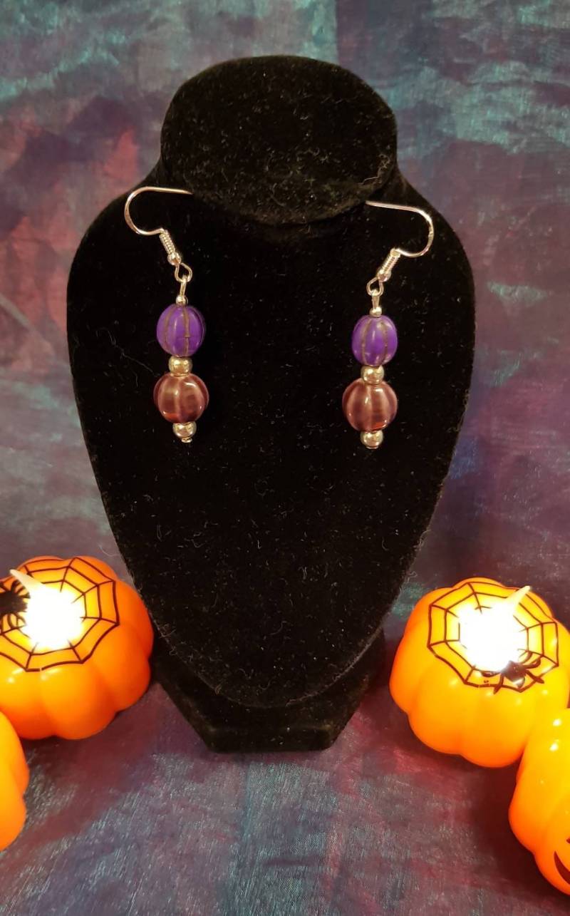 Lila Kürbisse Perfekt Für Heiden. Wunderschöne Keramik Und Gefärbte Türkis Stein Ohrringe Mit 925 Silber Haken. Wiccan Tragen. Kostenloser Lila Kürbisse Perfekt Für Heiden. Wunderschöne Keramik Und Gefärbte Türkis Stein Ohrringe Mit 925 Silber Haken. Wiccan Tragen. Kostenloser von PurpleVampireStore
