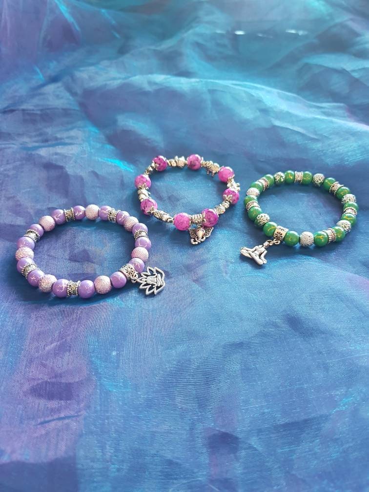 Spirituelle Perlen, Lila, Grün Und Rosa Mit Tibetsilber Charms. Kostenloser Versand in Uk Spirituelle Perlen, Lila, Grün Und Rosa Mit Tibetsilber Charms. Kostenloser Versand in Uk von PurpleVampireStore