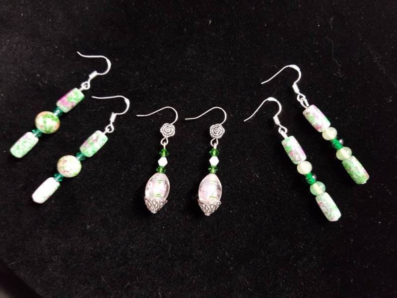 Waldgrüne Glas & Kristall Bicone Ohrringe Waldgrüne Glas & Kristall Bicone Ohrringe von PurpleVampireStore