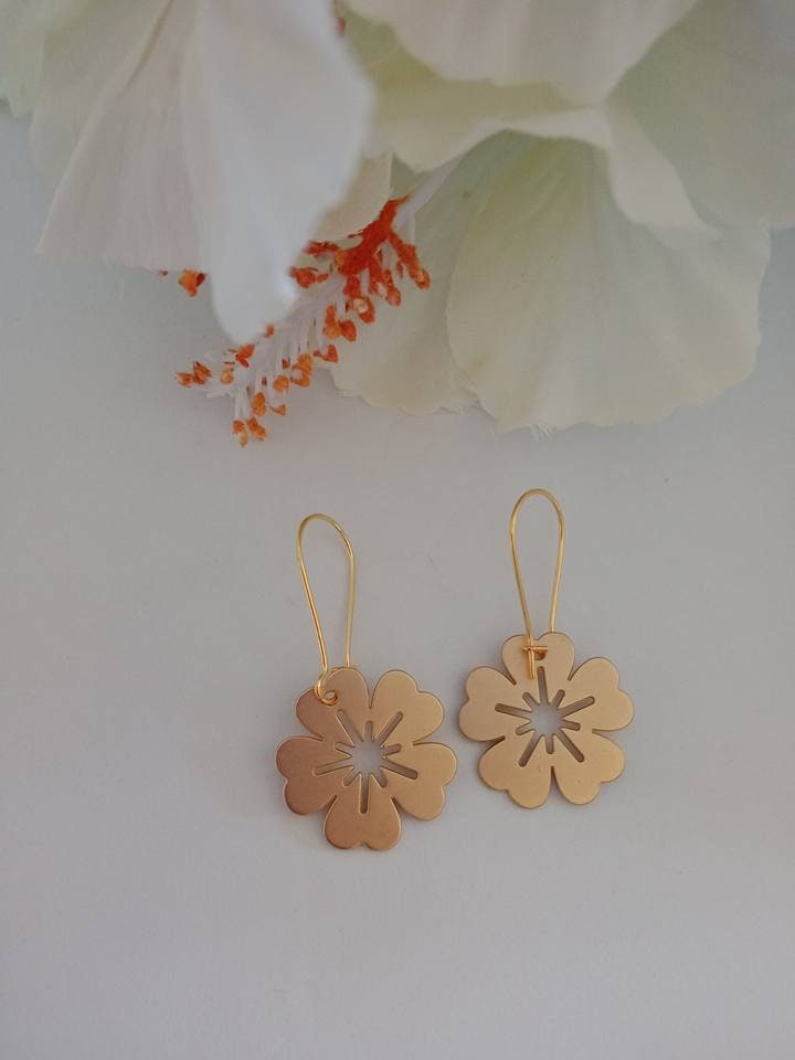 Goldene Blumenohrringe von Purpleponypets