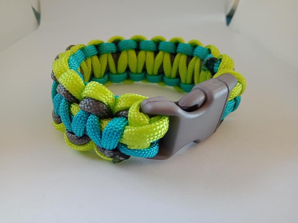 Paracord Armband in Den Farben Grün, Grau Und Petrol von Purpleponypets