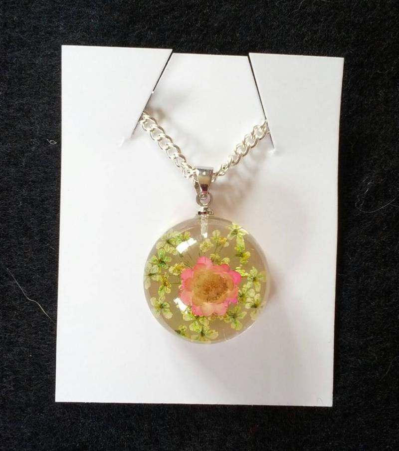 Rosa Blumenkette von Purpleponypets