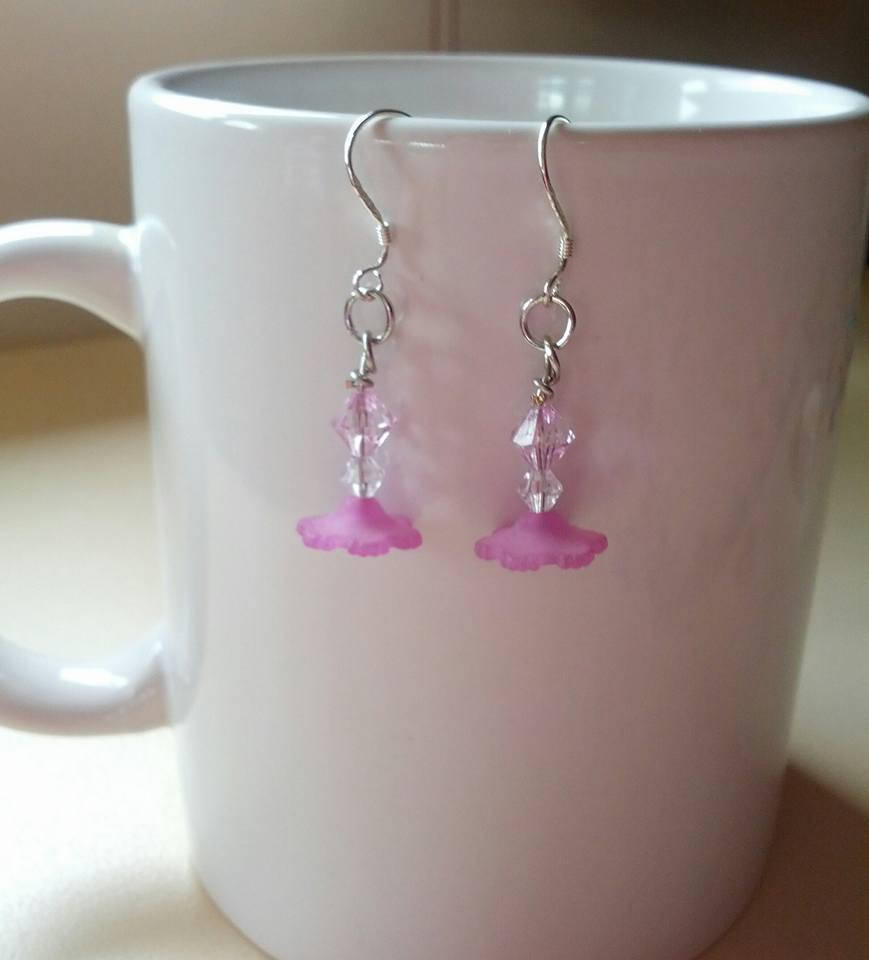 Rosa Blumen Ohrringe von Purpleponypets