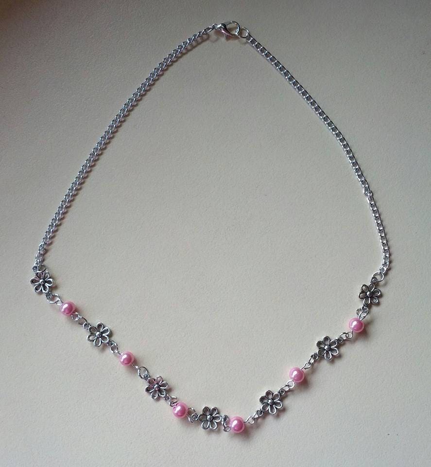 Rosa Und Silber Blumen Halskette von Purpleponypets