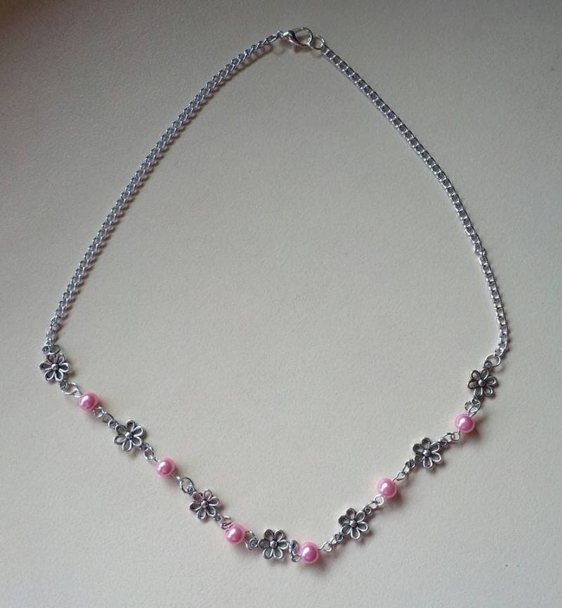 Rosa Und Silber Blumen Halskette von Purpleponypets