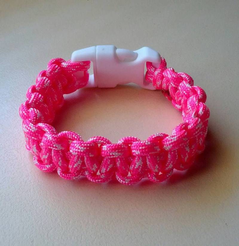 Paracord Armband Rosa - Weiß Geschenke Für Teenager Frauen von Purpleponypets