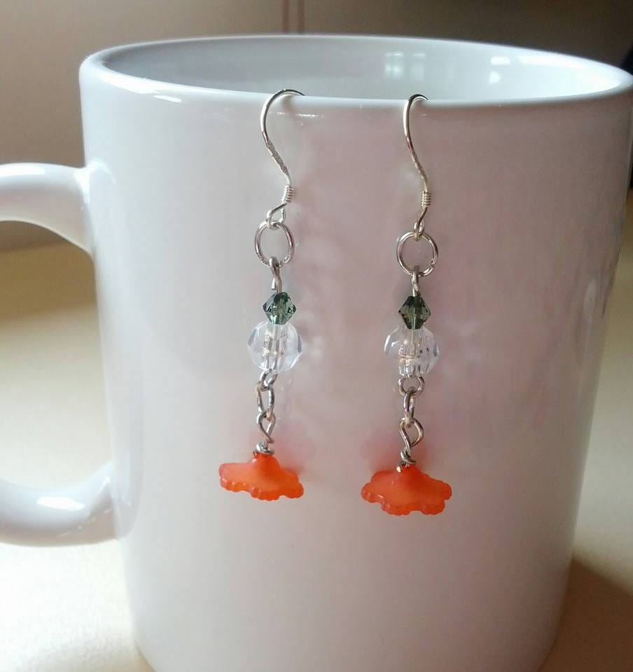 Rote Und Grüne Blumenohrringe von Purpleponypets