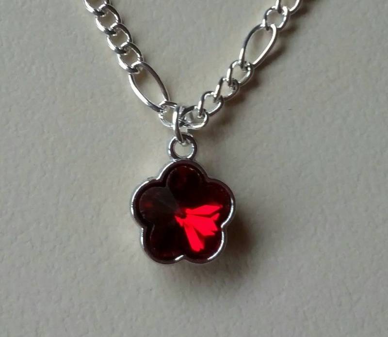 Silber Halskette Mit Roten Kristall Blume Charme von Purpleponypets