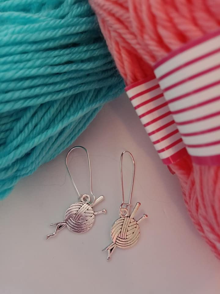 Silberne Stricknadel/Wolle Ohrringe von Purpleponypets
