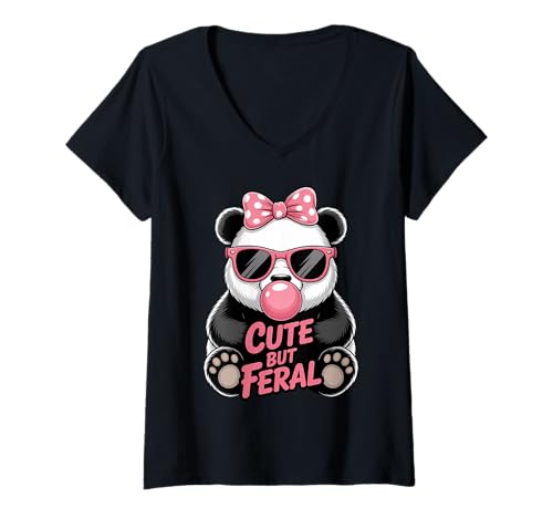 Damen Bubble Gum Pink Sonnenbrille Cute But Feral Panda T-Shirt mit V-Ausschnitt Damen Bubble Gum Pink Sonnenbrille Cute But Feral Panda T-Shirt mit V-Ausschnitt von Purrfectly Wild for Cute Feral Lovers Everywhere