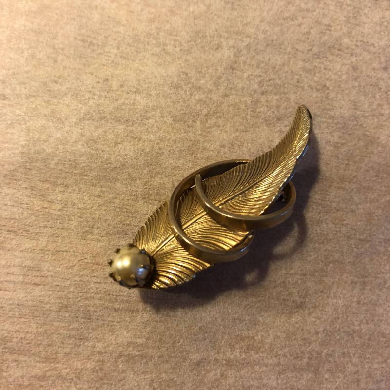 Vintage Zierliche Blatt Brosche Perle Streuung Anstecknadel 1950Er Jahre von Purrkeepsie