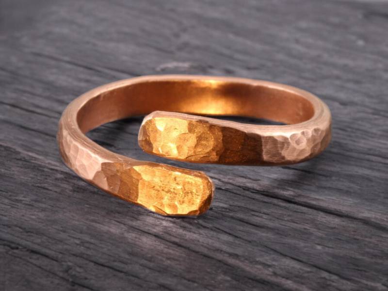 Gehämmerter Kupfer- Oder Messingring | Goldfarben - Offen, Anpassbar & Handgefertigt Perfekt Als von SilberMondSchmiede