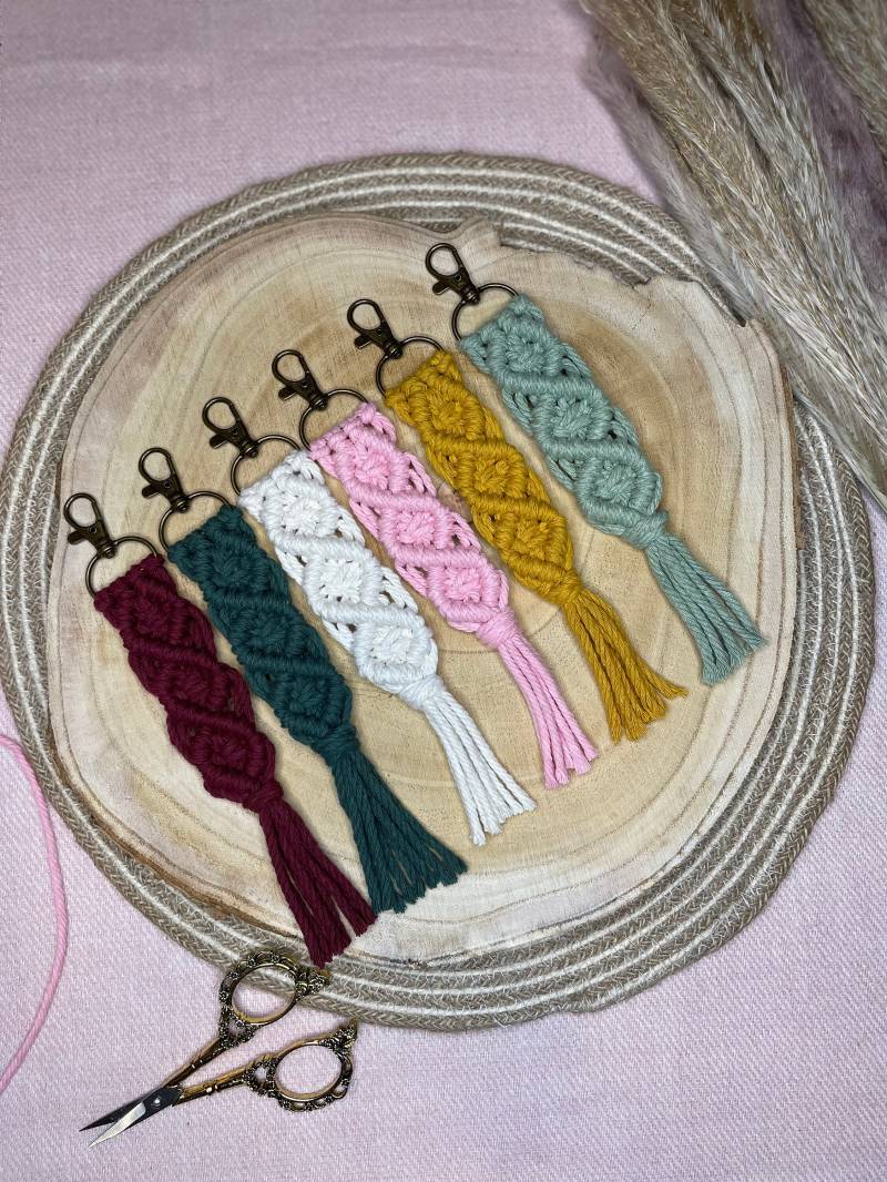 Makramee Schlüsselanhänger Raute Boho Geschenk Gastgeschenk Muttertag Jga Makramee Schlüsselanhänger Raute Boho Geschenk Gastgeschenk Muttertag Jga von Pusteblumchenkreativ