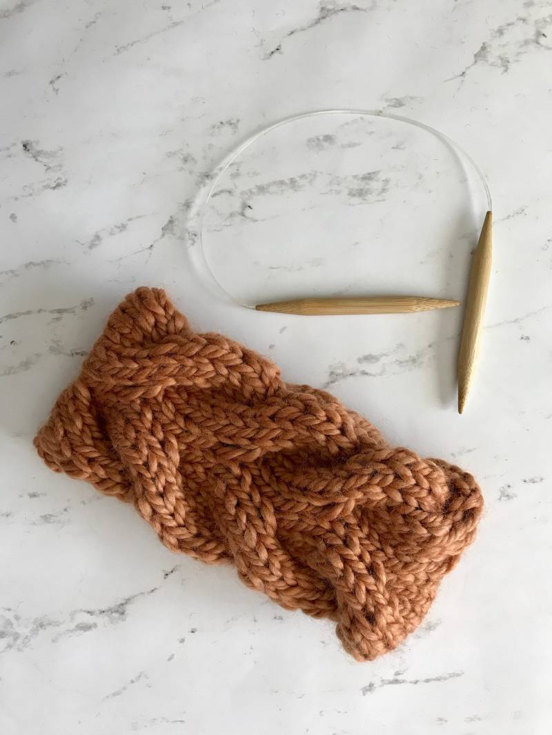 Zopfmuster Stirnband von PuttingontheKnits