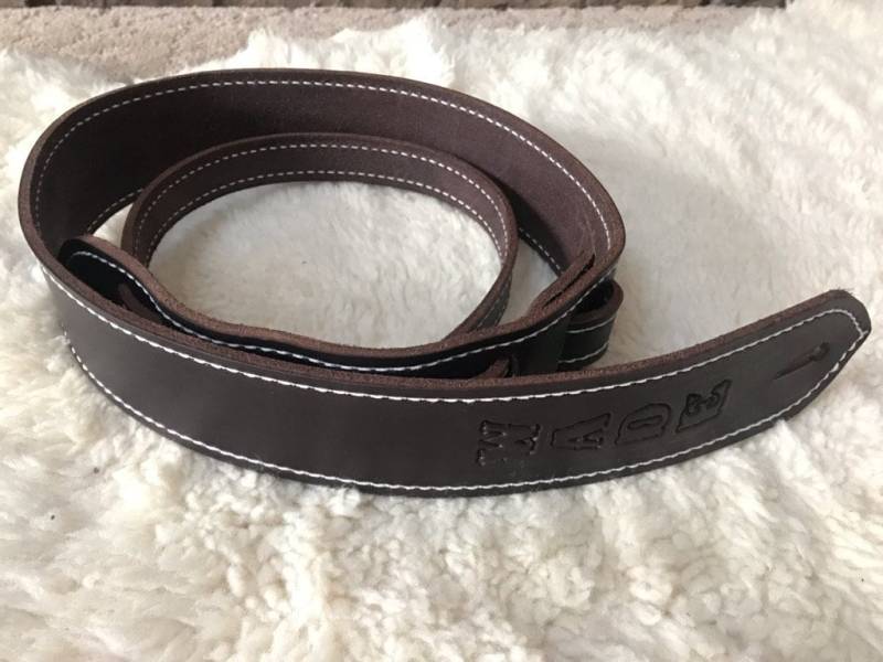Gitarrenband Leder Mit Namen Farbwahl Personalisiert Verstellbar One End Gitarrenband Leder Mit Namen Farbwahl Personalisiert Verstellbar One End von Puzzimals