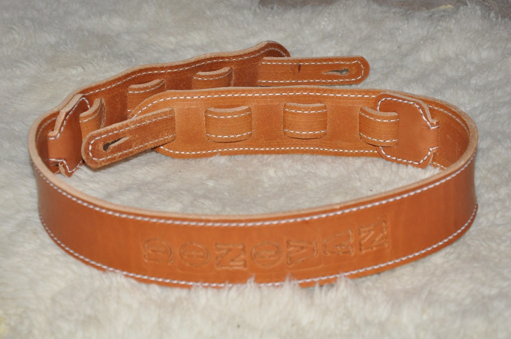 Gitarrenband Leder Mit Namen Farbwahl Personalisiert Verstellbar Gitarrenband Leder Mit Namen Farbwahl Personalisiert Verstellbar von Puzzimals