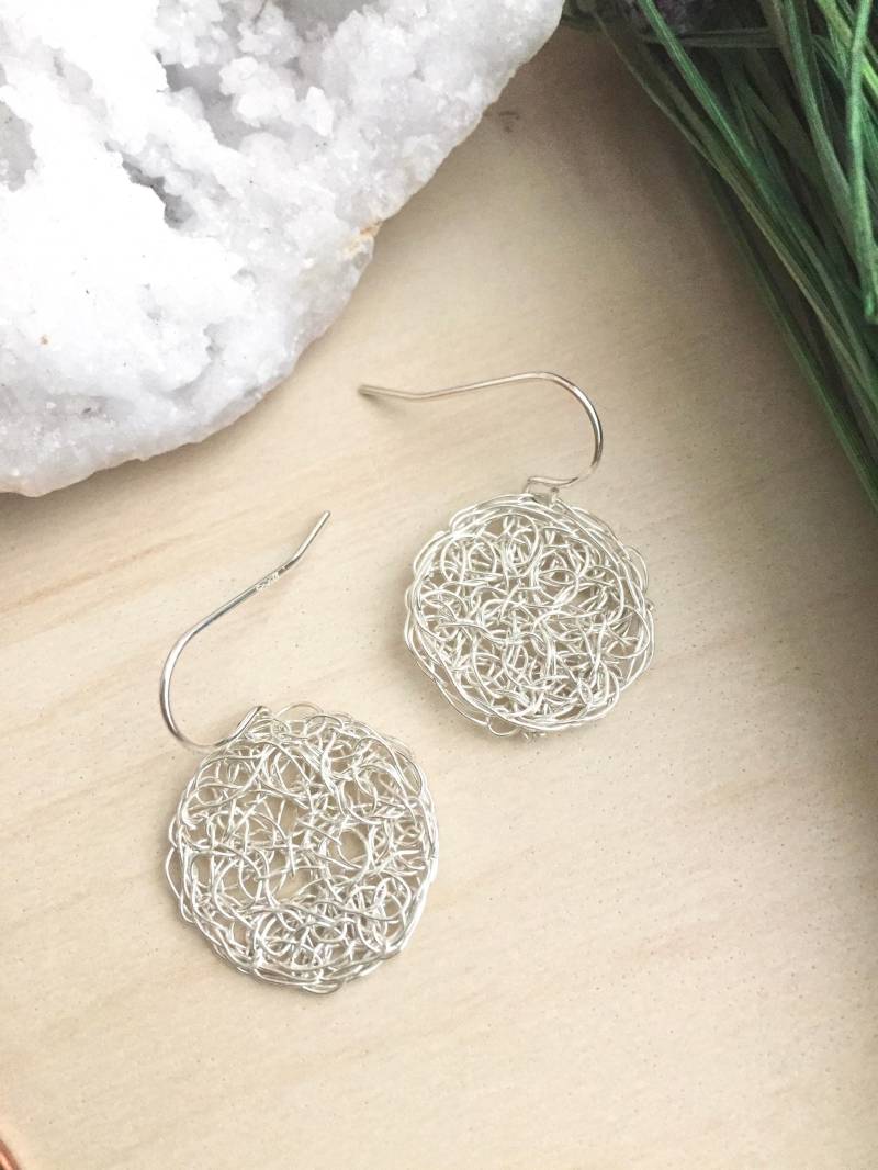 Gestrickte Ohrringe Aus Sterlingsilberdraht von PyriteandPearls1