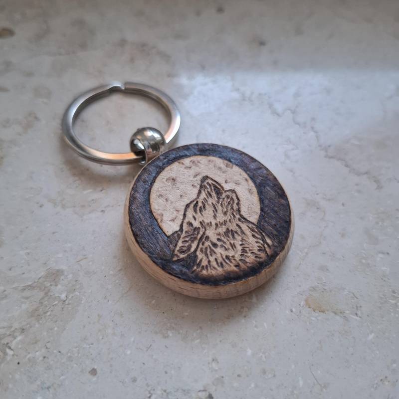 Schlüsselanhänger Aus Holz Wolf Handgemachte Brandmalerei Mond Bei Nacht Geschenke Holzgravur Schlüsselanhänger Aus Holz Wolf Handgemachte Brandmalerei Mond Bei Nacht Geschenke Holzgravur von PyrographieLiebe