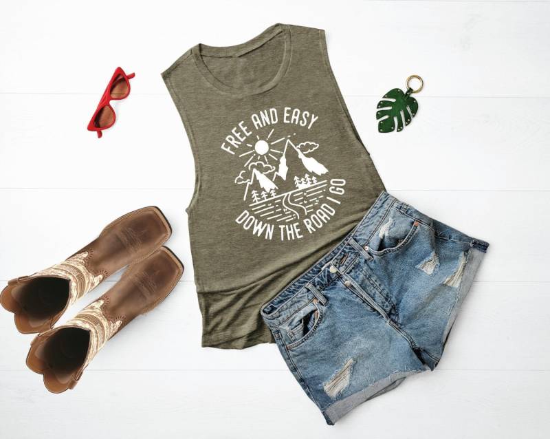 Free & Easy Down The Road I Go Country Donner Festival Frauen Tank Niedliche Party Tanks von Q3Concepts