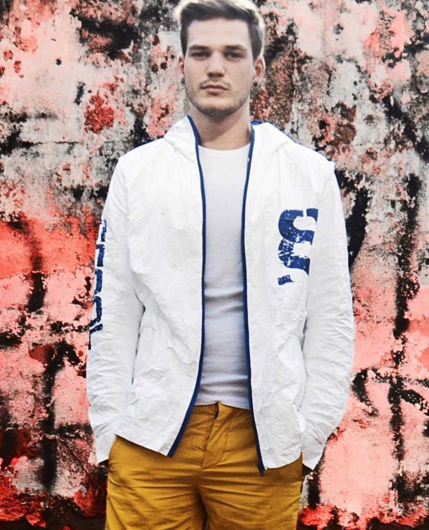 Tyvek Jacke Ecool - Unisex Winddichte Und Wasserdichte Kapuzenjacke | Weiße Sportjacke Mit Druck Perfekte Für Fahrradfahrer Tyvek Jacke Ecool - Unisex Winddichte Und Wasserdichte Kapuzenjacke | Weiße Sportjacke Mit Druck Perfekte Für Fahrradfahrer von QCZLINE