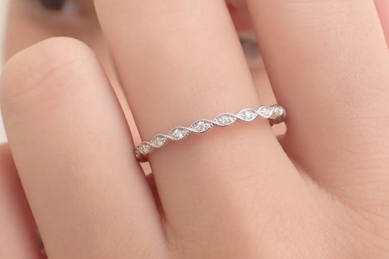 Art Deco Inspirierte Öse Vintage Inspiriert 3/4 Weiß Rosegold Gelbgold Ring Eternity Diamant Band Platin Pt950 von QCustomJewelry