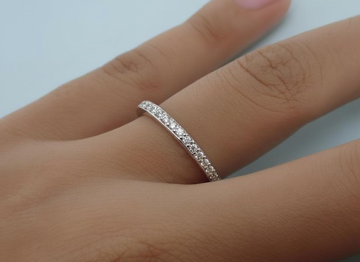 Channel Set Diamant Ehering, 14K Massivgold Voll Eternity Ring, Zierliche Stapelbare 1.0 Mm Ring von QCustomJewelry