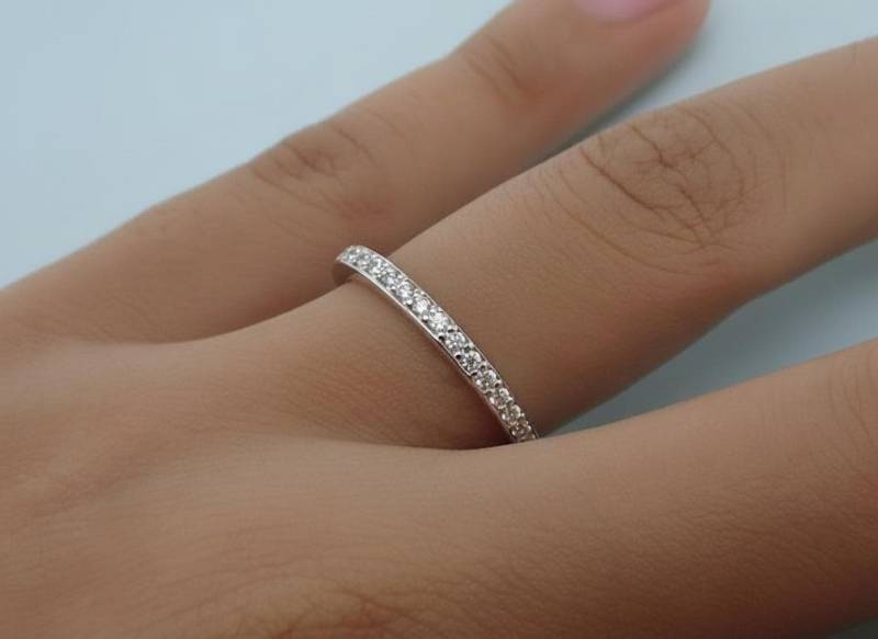 Channel Set Diamant Ehering, 14K Massivgold Voll Eternity Ring, Zierliche Stapelbare 1.0 Mm Ring von QCustomJewelry