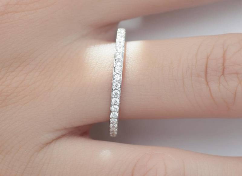 Channel Set Eternity Diamant Ehering, Ring, Platinum 950 Dünnes Zierliches Band von QCustomJewelry
