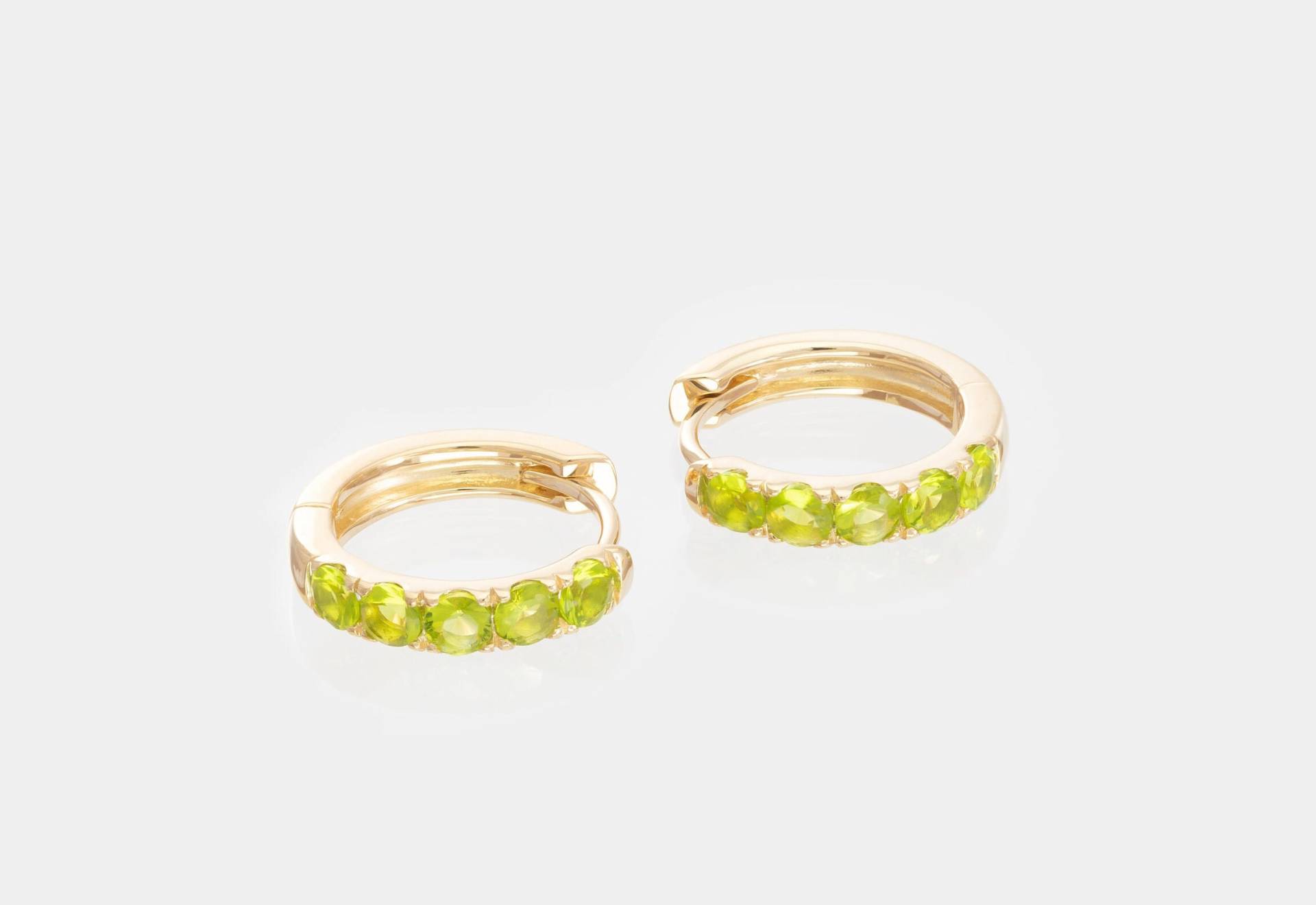 Fünf Steine Peridot Hoop Ohrring, August Birthstone Geschenke, Huggie Hoops, Minimal Auf Lager von QCustomJewelry