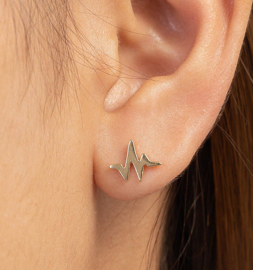 Herzschlag Ohrstecker, Minimalist Ohrringe Für Frauen von QCustomJewelry