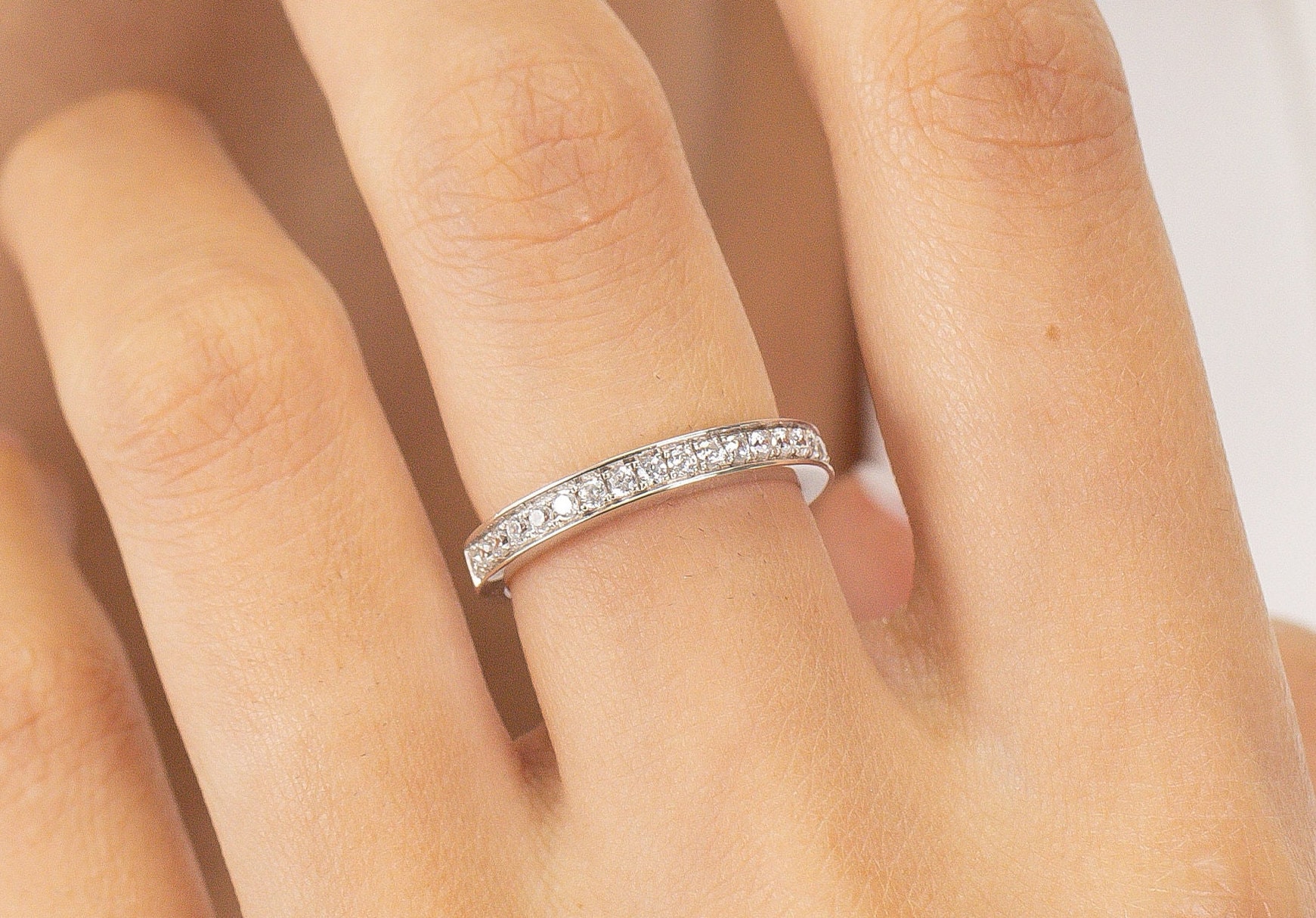 Kanal Set Diamant Ehering, Halb Eternity Stapelbarer Ring, Jahrestagsgeschenke von QCustomJewelry