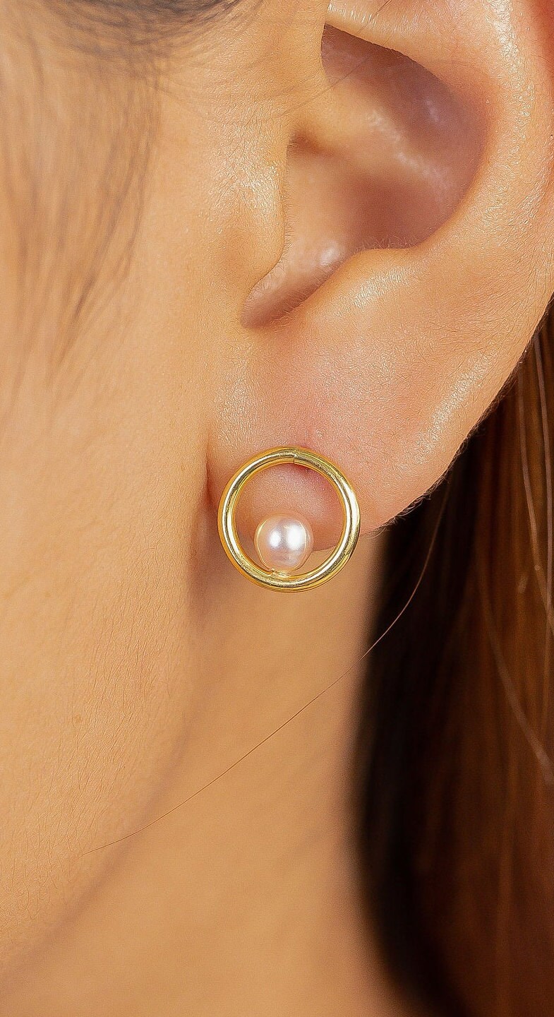Perle Kreis Ohrstecker, Kleine Hoop Ohrring, Süßwasser Perlen Ohrringe, Zierliche Ohrringe Geschenk Für Frauen von QCustomJewelry