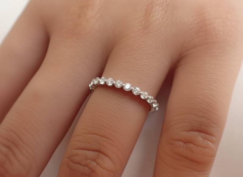 Single Prong Moissanit 3/4 Eternity Band 2.0 Mm, Solid Gold Band, Bubble von QCustomJewelry