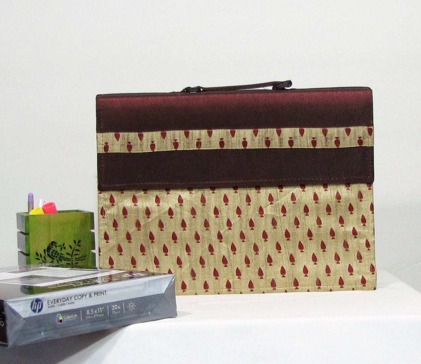 Handgefertigte Messenger-Tasche Mit Seide Außenfutter. Konferenz-Kit, Geschäftsentwicklung, Dokument Storage.gift.toronto Kanada, Business Geschenk Handgefertigte Messenger-Tasche Mit Seide Außenfutter. Konferenz-Kit, Geschäftsentwicklung, Dokument Storage.gift.toronto Kanada, Business Geschenk von QEDECOR