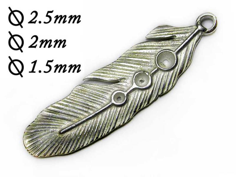 3 Stück Feder Anhänger - Größe 30 X 10 Mm Mit Drei Löchern Zum Platzieren Von Steinen - Verfügbar in Messing Vergoldet Und Versilbert von QFMarket