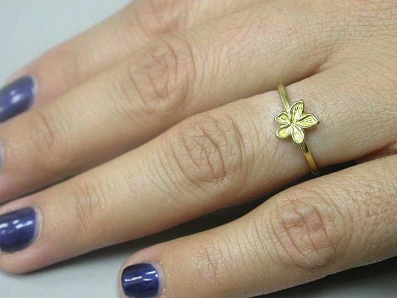 4 Stück Messing Blumen Ring Mit Offenen Schäften, Erhältlich in Antik Messing/Kupfer & Glänzend von QFMarket