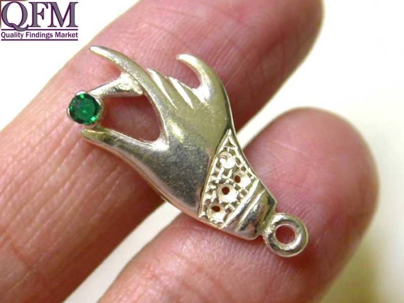Anhänger Aus Silber 925 in Einer Handform Mit Platz Zum Fassungsstein Von 2.0 Mm Erhältlich Glänzendem | Stein Nicht Im Lieferumfang Enthalten von QFMarket