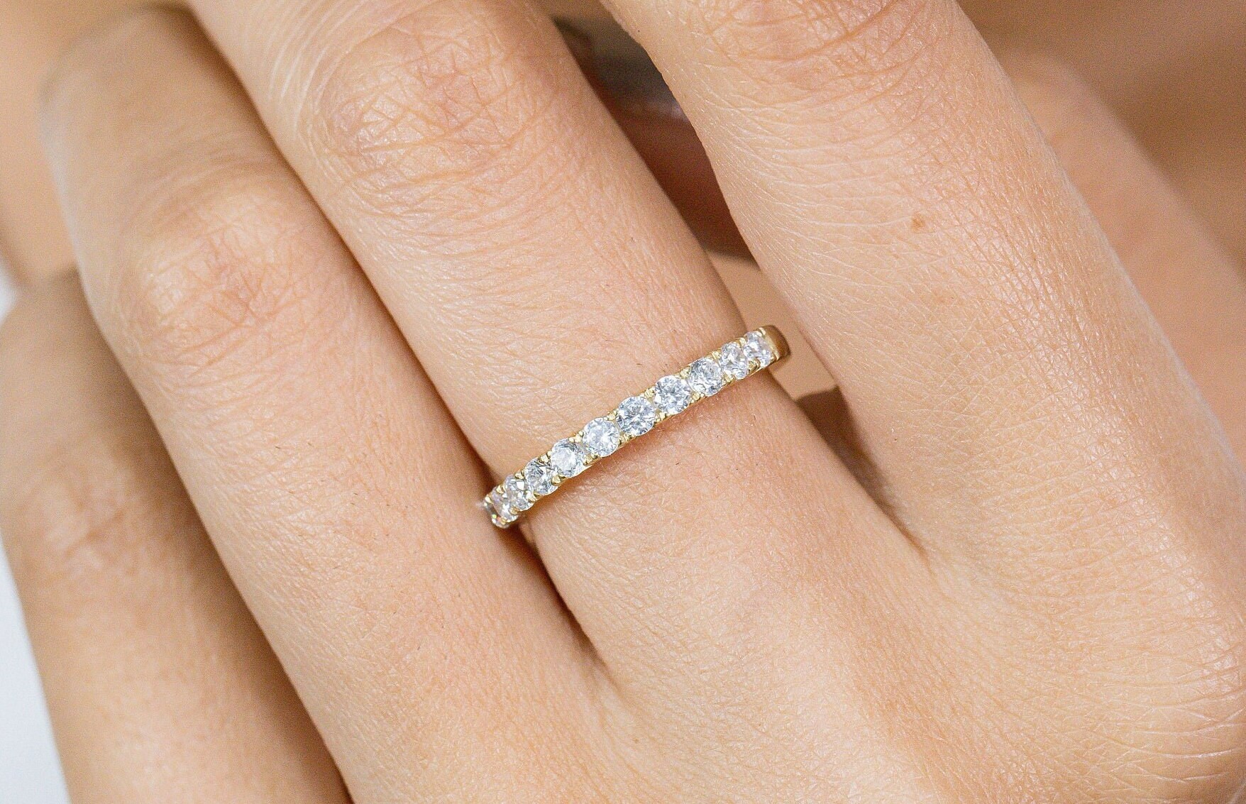 2.2 Mm Diamant Ehering, Halb Eternity Diamantring, 14K Gold Stapelbarer Jahrestag Ring von QFineJewelry