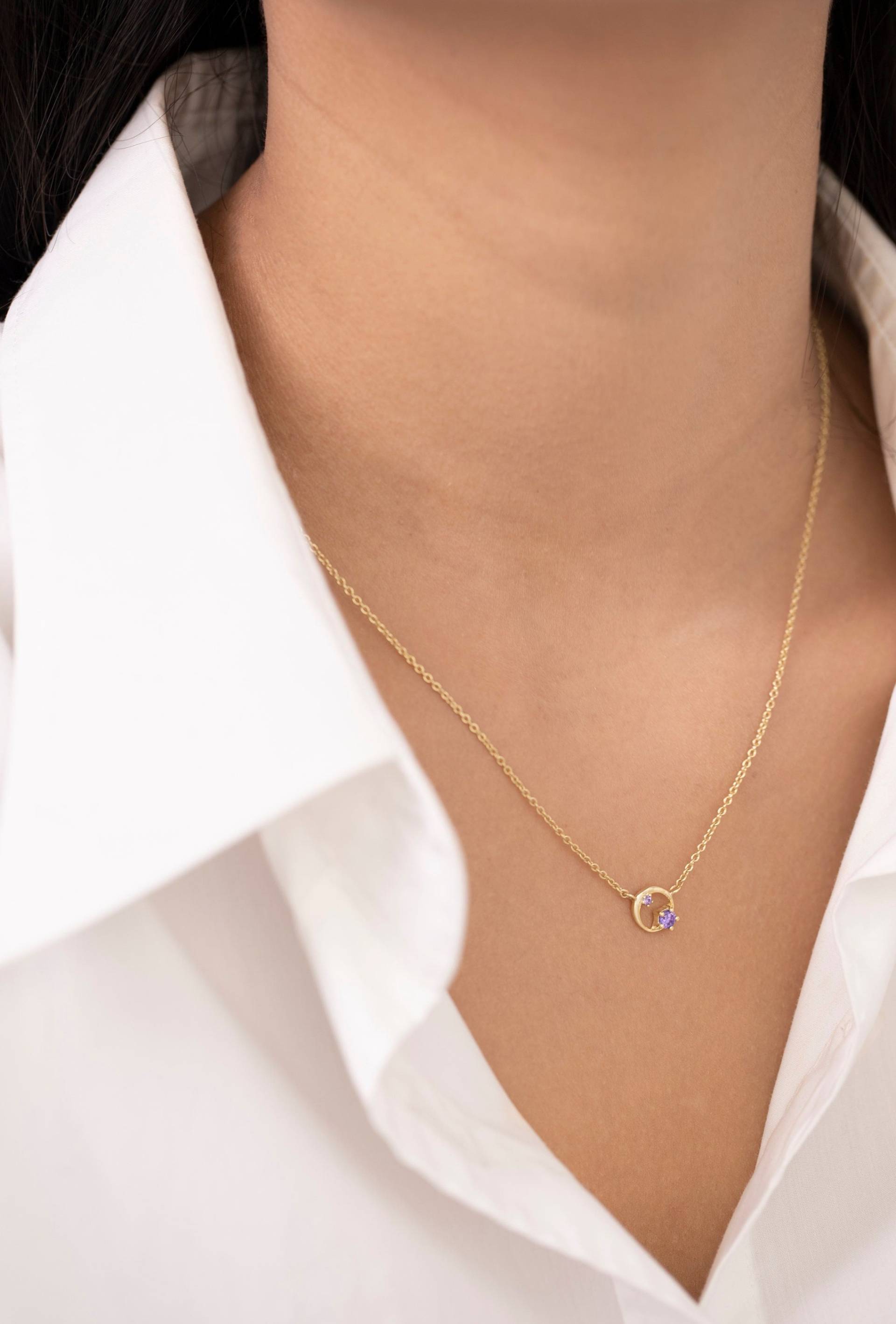Amethyst Karma Halskette, Februar Geburtsstein Geschenk, 14K Solid Gold Cluster Kleine Kreis Halskette von QFineJewelry