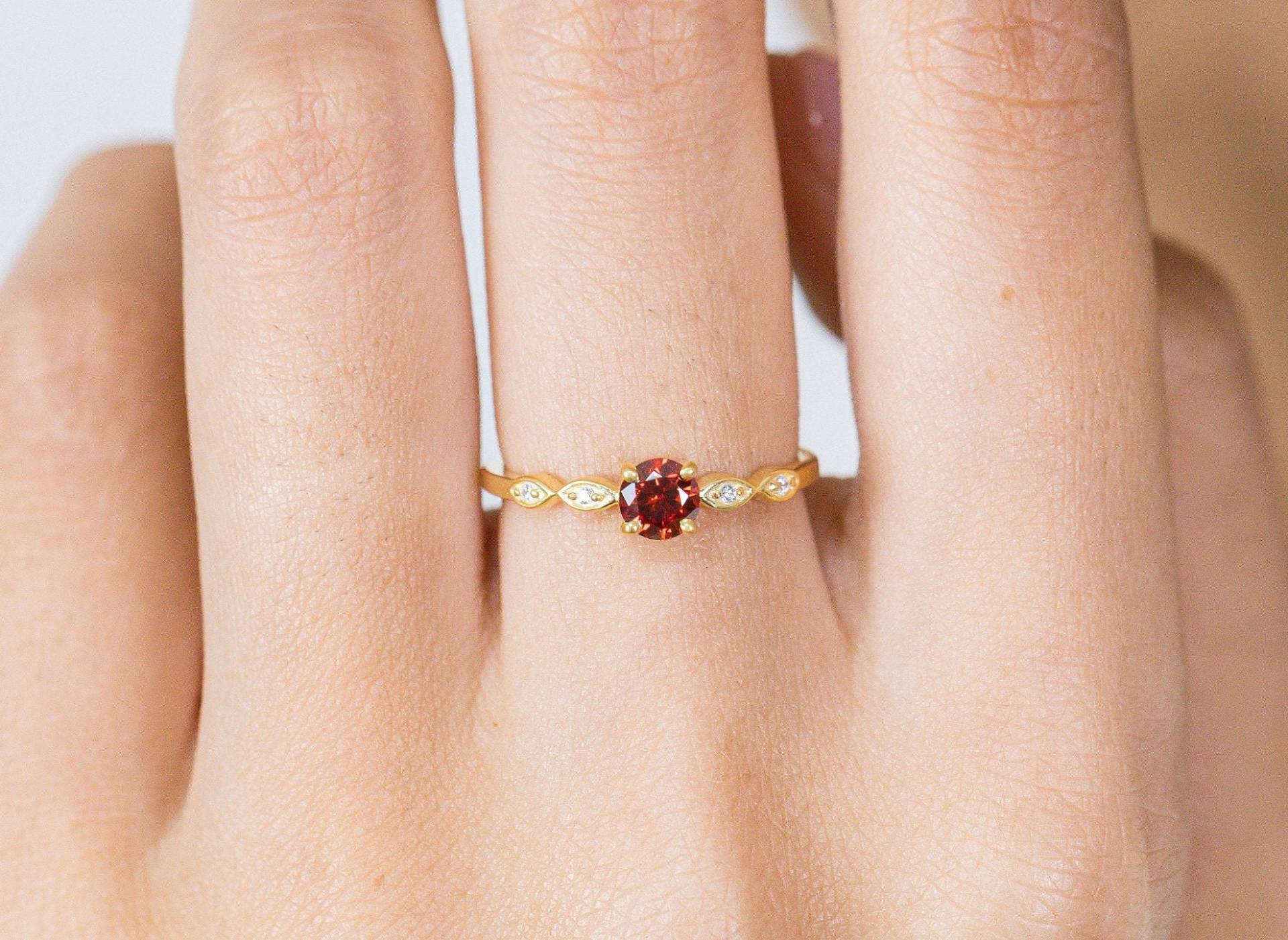 Granat Und Diamant Verlobungsring, Januar Birthstone Ring, 14K Gold Einzigartiger Versprechen Ring von QFineJewelry