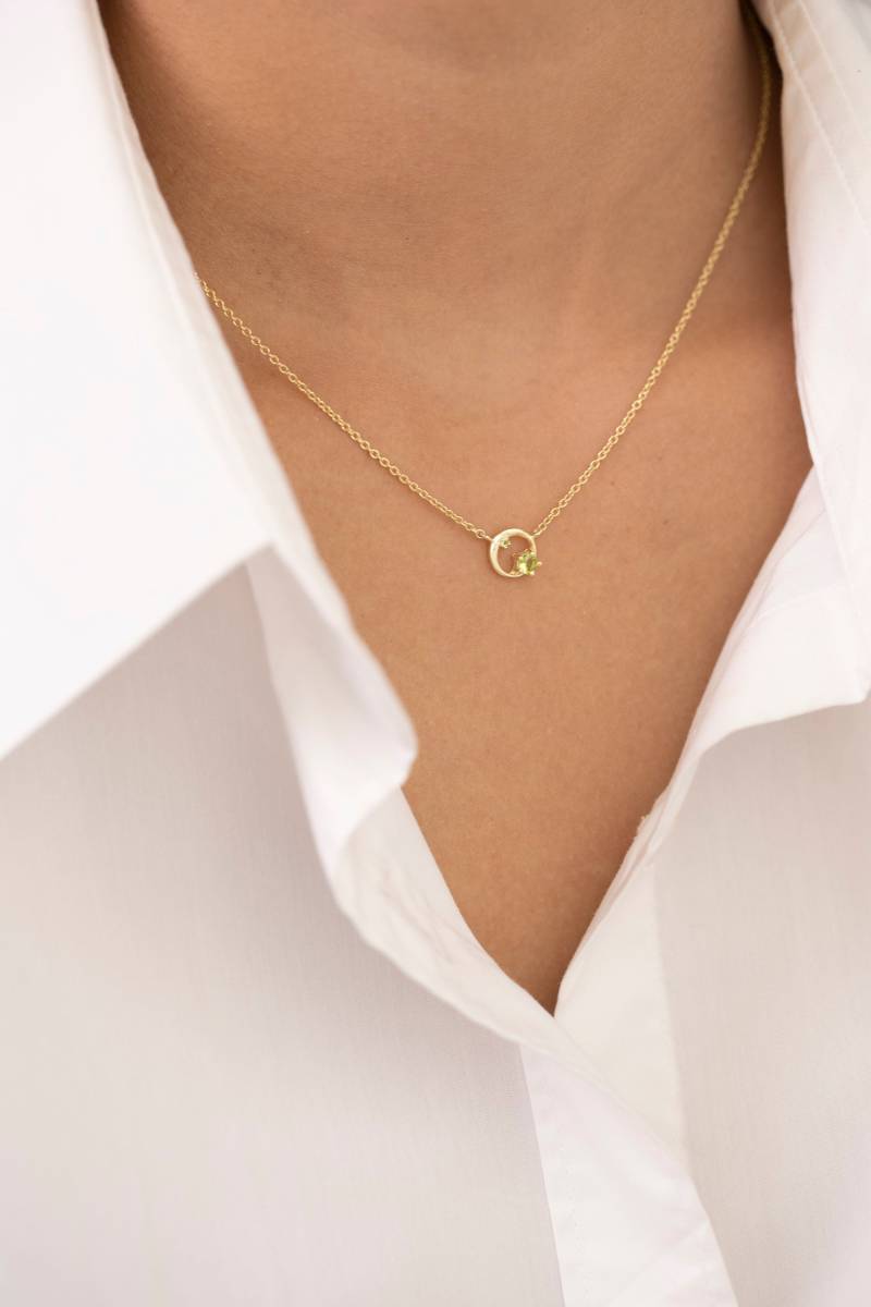 14K Solid Gold Peridot Karma Halskette - August Birthstone Geschenk von QFineJewelry