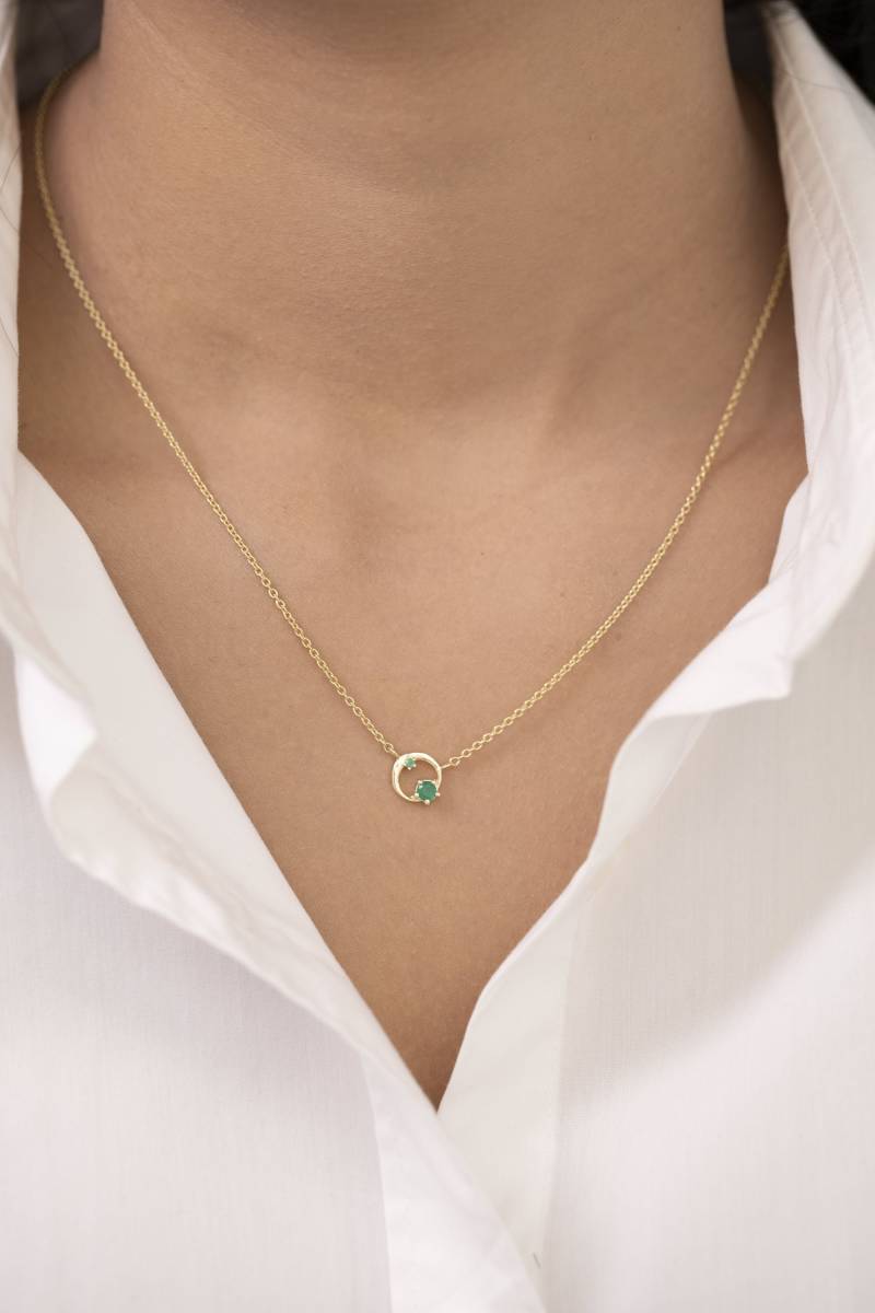 14K Solid Gold Smaragd Karma Halskette - Mai Birthstone Geschenk von QFineJewelry