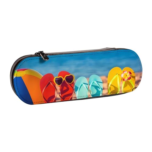 QGWDYYJQ Flip-Flops on a Sandy Beach bedrucktes Leder-Federmäppchen Schreibwaren-Organizer, tragbare Bleistifttasche von QGWDYYJQ