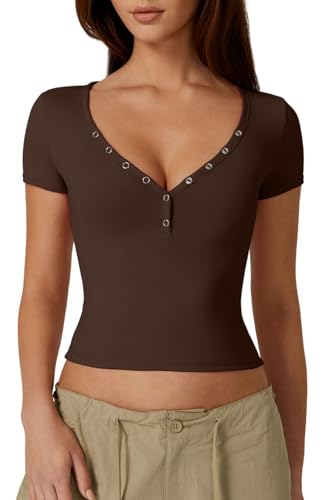 QINSEN Damen Sexy Kurzarm Henley T Shirts Doppelt Gefüttert Knopfleiste Slim Fit Crop Top Y2K Going Out Tops, Braun, Mittel von QINSEN