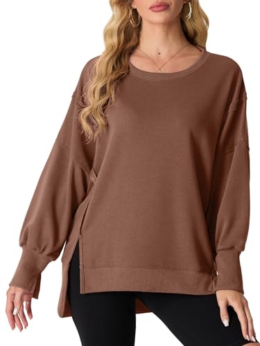 QIXING Damen Pullover Oversize Sweatshirt Rundhals Baumwollpullover Langarm Pullover Tops Herbst Mode Outfits 2024 Asymmetrischer Saum mit Seitenschlitz (Dunkelbraun, L) von QIXING