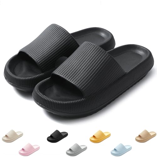 QJJQ Badeschuhe Herren Damen Cozislides Original Slippers Wolke Schlappen Super Weich Rutschfest Badelatschen Hausschuhe Sommer Pantoletten Badeschlappen Flip Flops,Schwarz, 44-45 EU von QJJQ