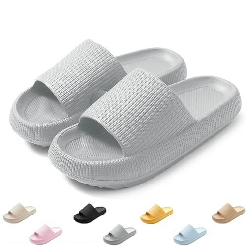 QJJQ Badeschuhe Herren Damen Cozislides Original Slippers Wolke Schlappen Super Weich Rutschfest Badelatschen Hausschuhe Sommer Pantoletten Badeschlappen Flip Flops,Grau, 36-37 EU von QJJQ